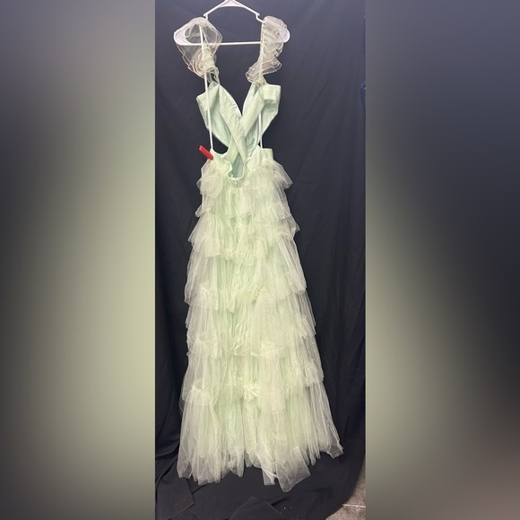 Mac Duggal 50670 NWT Ruffle Tiered Tulle Cut Out Gown - Picture 6 of 8